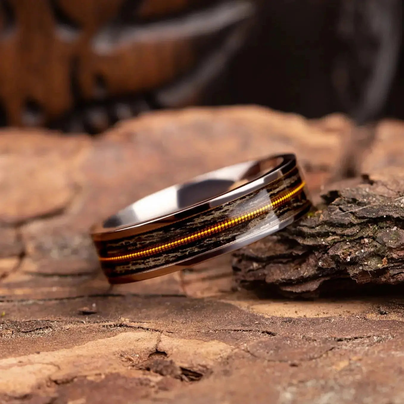 HIBIKA — Gray Oak & String Ring